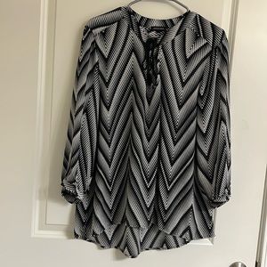 Black and white flowy top